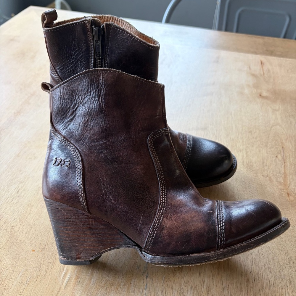 Bed Stu Gentry Teak Rustic Round Toe Ankle Boot